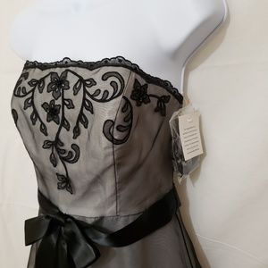 David's Bridal Formal Dress
Size 6